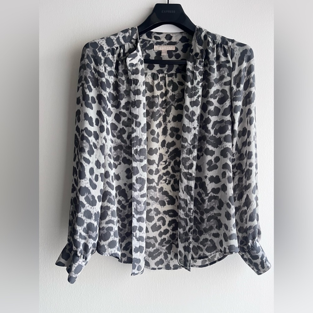 Banana Republic Black and Gray Leopard Print Blouse size 0 petite